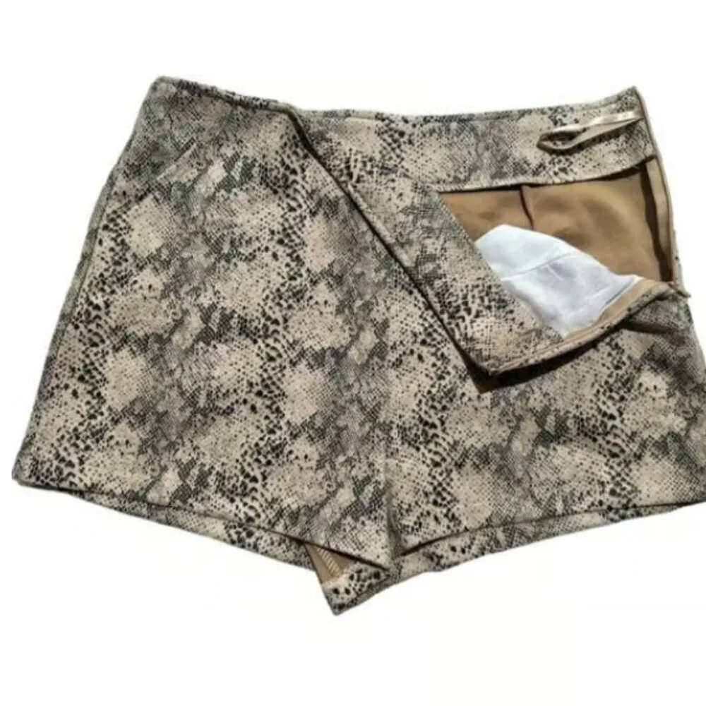 She + Sky Snake Skin Shorts - Size Large​​​​ - Picture 5 of 8